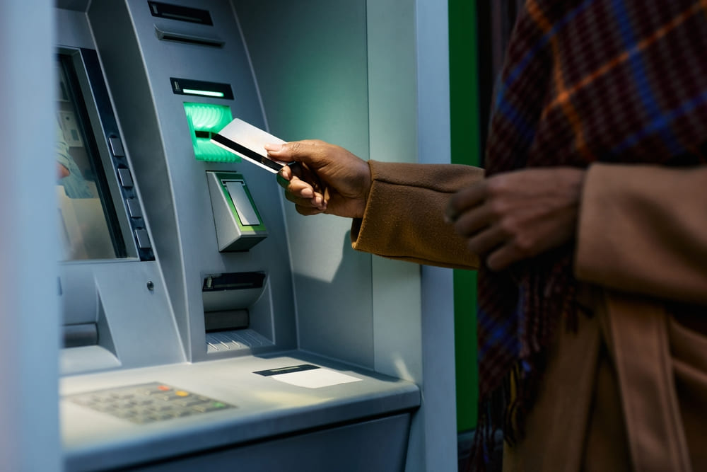 
Hướng dẫn rút tiền ATM chi tiết từ A-Z
