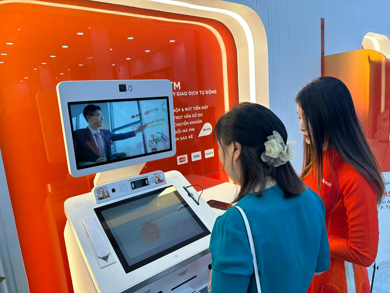  Thanh toán tại cây ATM nhanh chóng và tiện lợi 