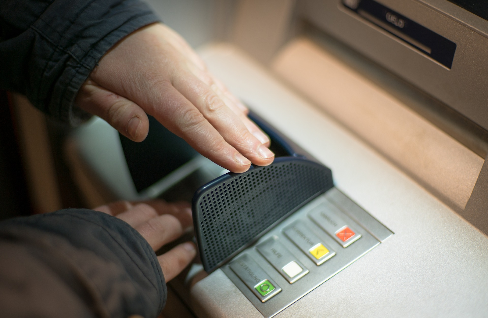  Thao tác đơn giản khi thanh toán tại cây ATM 