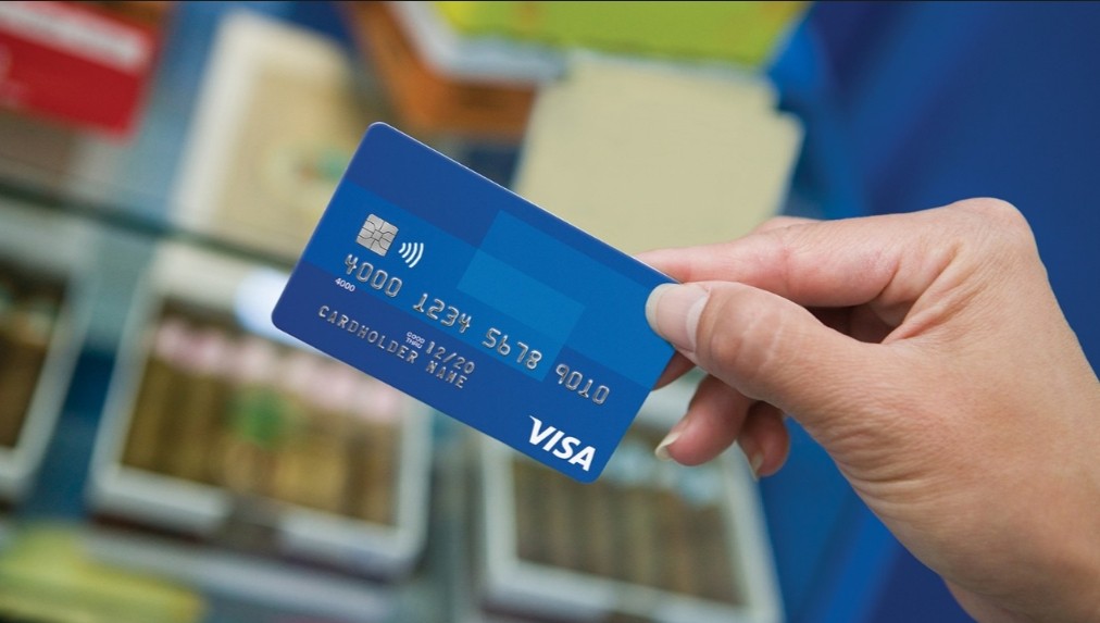 Các đối tượng khách hàng được làm thẻ ngân hàng không bị giới hạn
