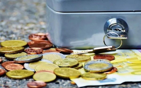 Quẹt thẻ tín dụng quá tay làm vượt chi tiêu ngân sách chính mình