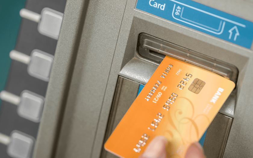 Thẻ ATM dùng để rút tiền, chuyển khoản hoặc thanh toán hóa đơn