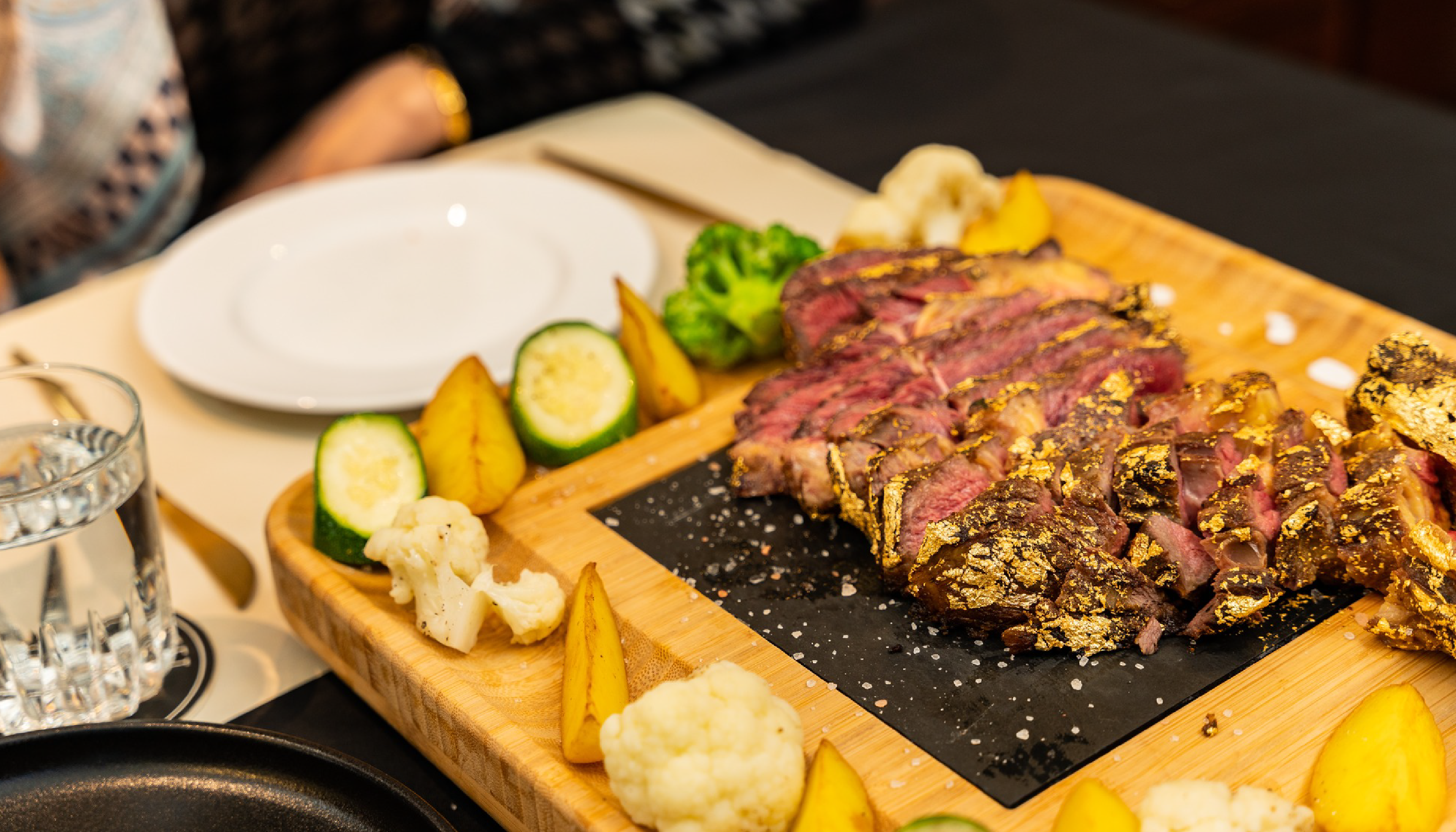 Giảm 10% menu đồ ăn tại nhà hàng Lounge 19